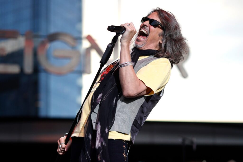 foreigner’s-kelly-hansen-quits-after-20-years,-next-singer-named