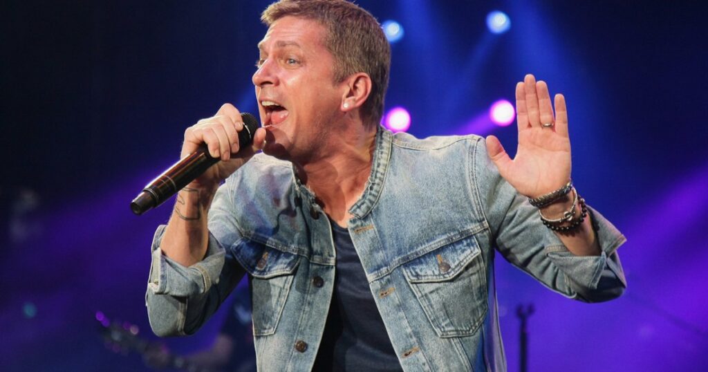 rob-thomas-announces-2025-solo-australian-tour