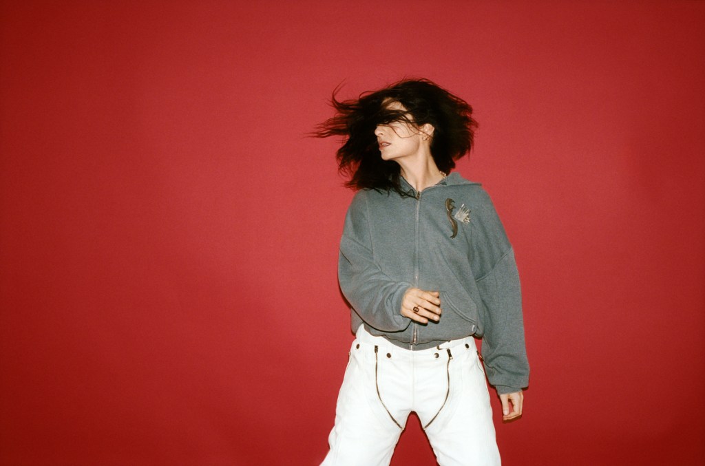 lorde-asks-‘who’s-gonna-love-me-like-this?’-in-bare-‘man-of-the-year’-music-video teaser