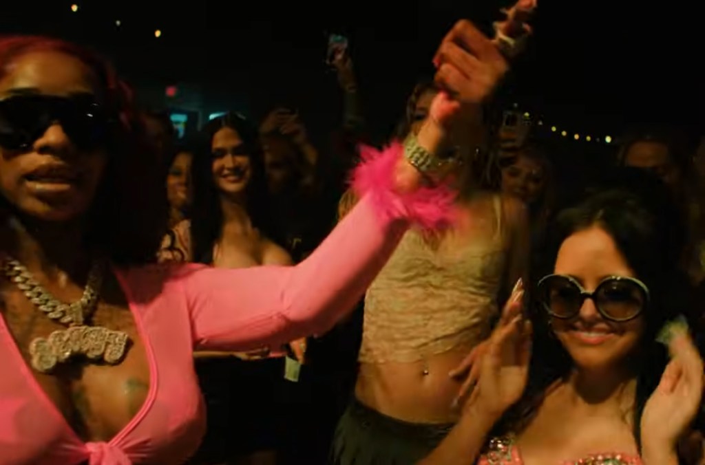jessie-murph-&-sexyy-red-hit-the-strip-club,-light-fireworks-&-eat-white-castle-in-hedonistic-‘blue-strips-(remix)’ video