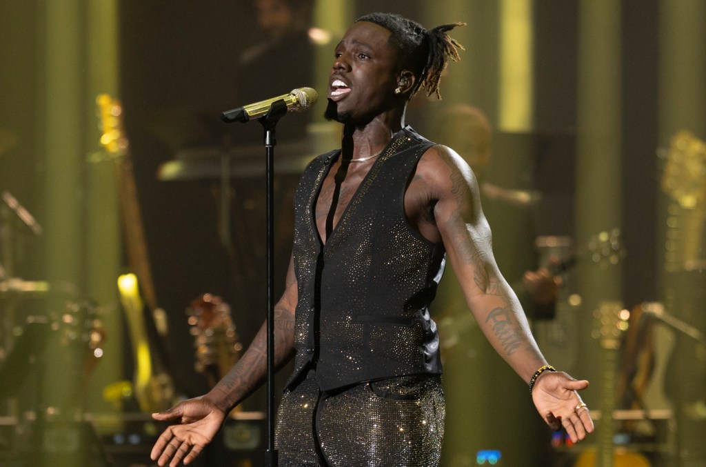 ‘american-idol’-champ-jamal-roberts-debuts-at-no.-1-on-hot-gospel-songs-chart-with-‘heal’