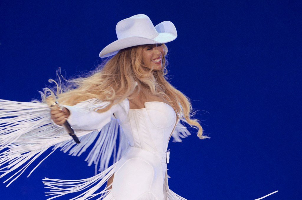 watch-beyonce-perform-a-gender-reveal-for-one-lucky-couple-at-cowboy-carter-tour stop