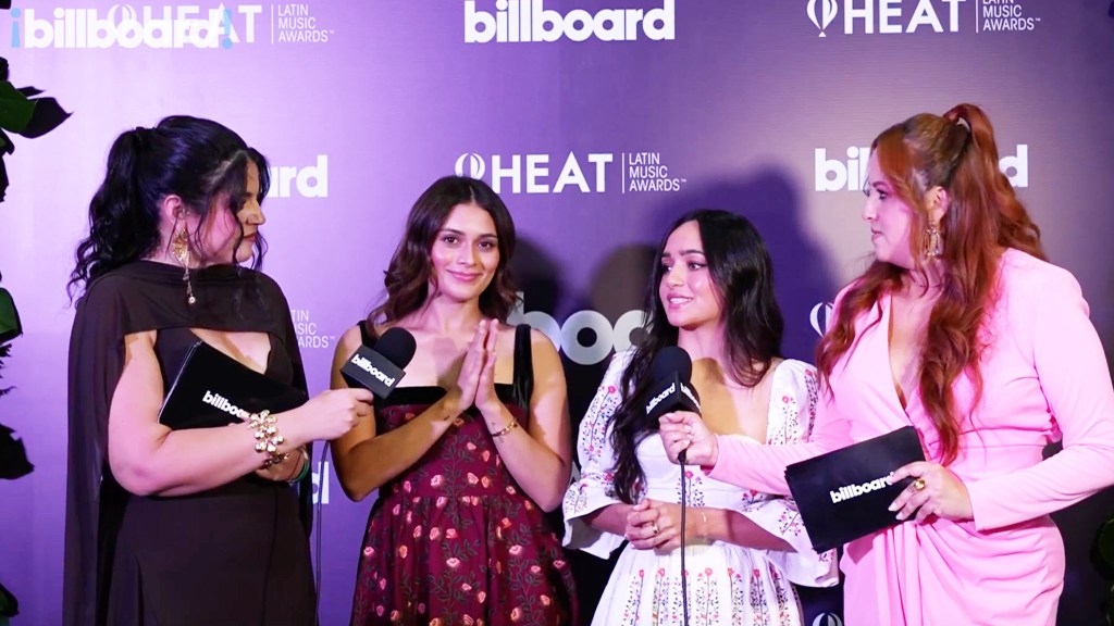 calle-y-poche-would-love-to-work-with-aitana,-camilo-&-more-|-premios-heat 2025
