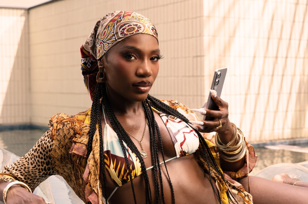 doechii-has-a-‘light-day’-with-samsung-for-latest-galaxy-s25-edge campaign