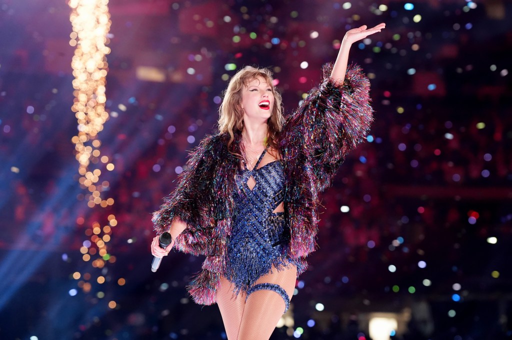 taylor-swift-fans-are-full-of-emotions-after-she-buys-back-her-masters:-‘taylor-always wins’