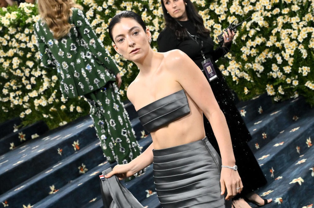 everything-we-know-about-lorde’s-‘virgin’-so far