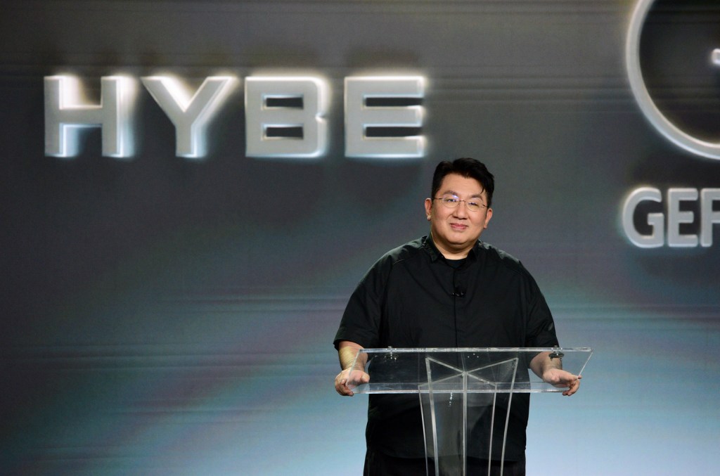 hybe-shares-fall-on-news-of-investigation-into-chairman bang