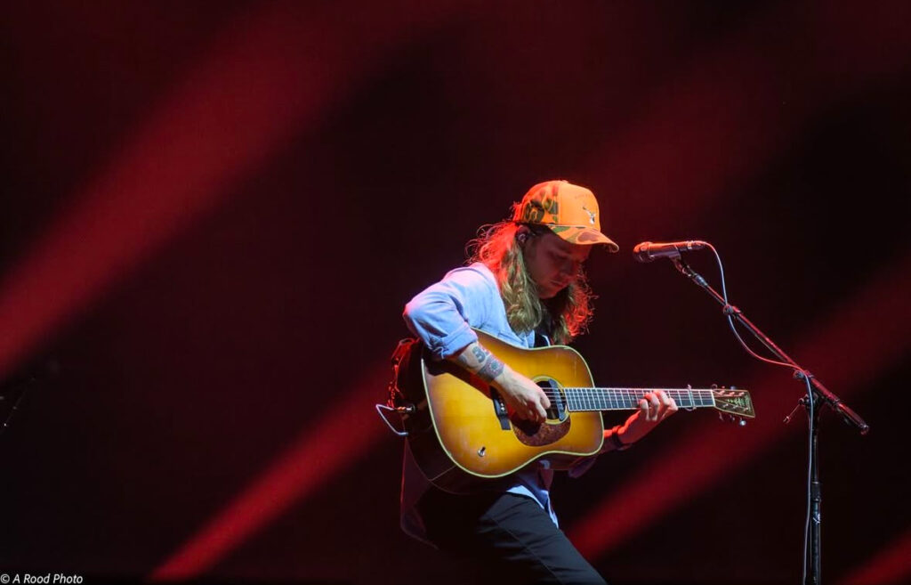 watch:-billy-strings-kicks-off-summer-tour-from-grand-rapids,-michigan