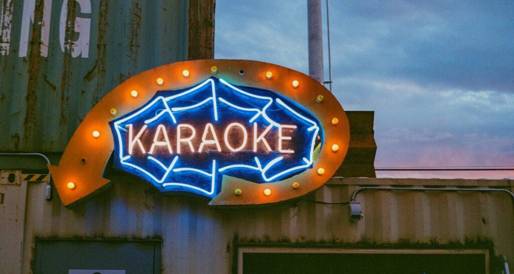 karaoke-service-singa-adds-‘vast-collection’-of-warner-music-masters-under-new-licensing-deal