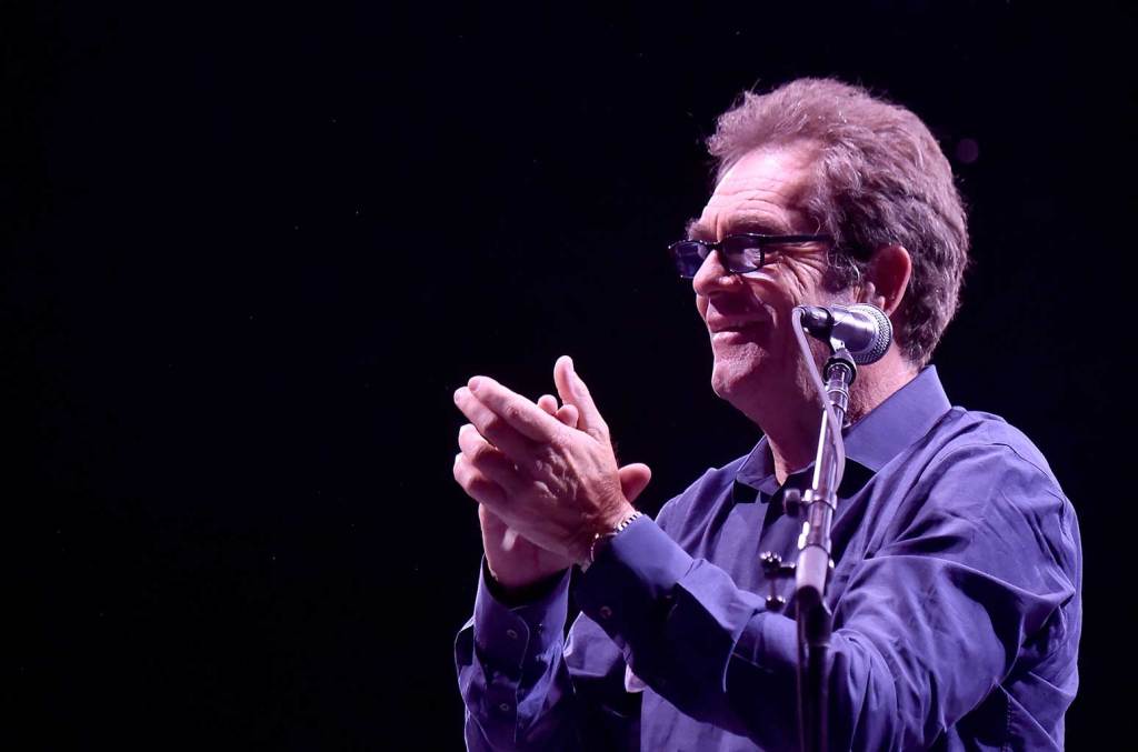 huey-lewis-shares-update-on-hearing-loss:-‘it’s-really-bad-not-to-even-be-able-to-enjoy music’