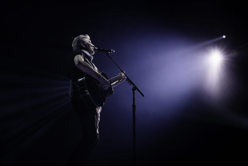 roger-waters’-‘this-is-not-a-drill-–-live-from-prague-the-movie’-receives-theatrical-release-date,-watch-“wish-you-were-here”