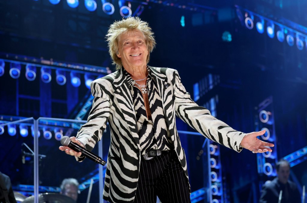 rod-stewart-cancels-additional-us.-tour-dates-due-to-illness:-‘i’m-devastated’