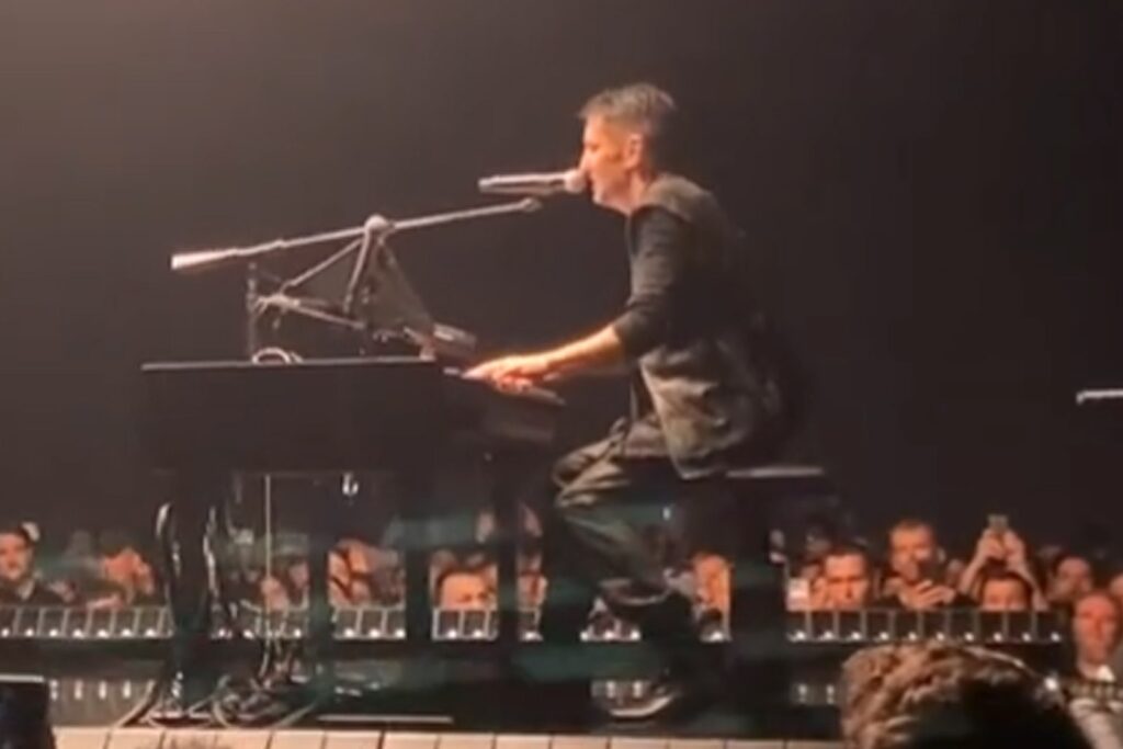 nine-inch-nails-kick-off-‘peel-it-back’-tour:-video,-set-list