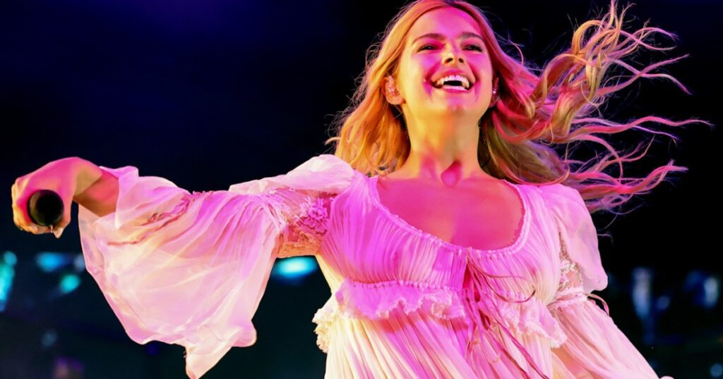addison-rae-announces-debut-australian-tour-for-november-2025