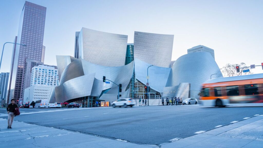 curfew-clashes:-protests-squeeze-the-pulse-of-live-entertainment-in-los-angeles-—-venues-closed,-gigs-canceled