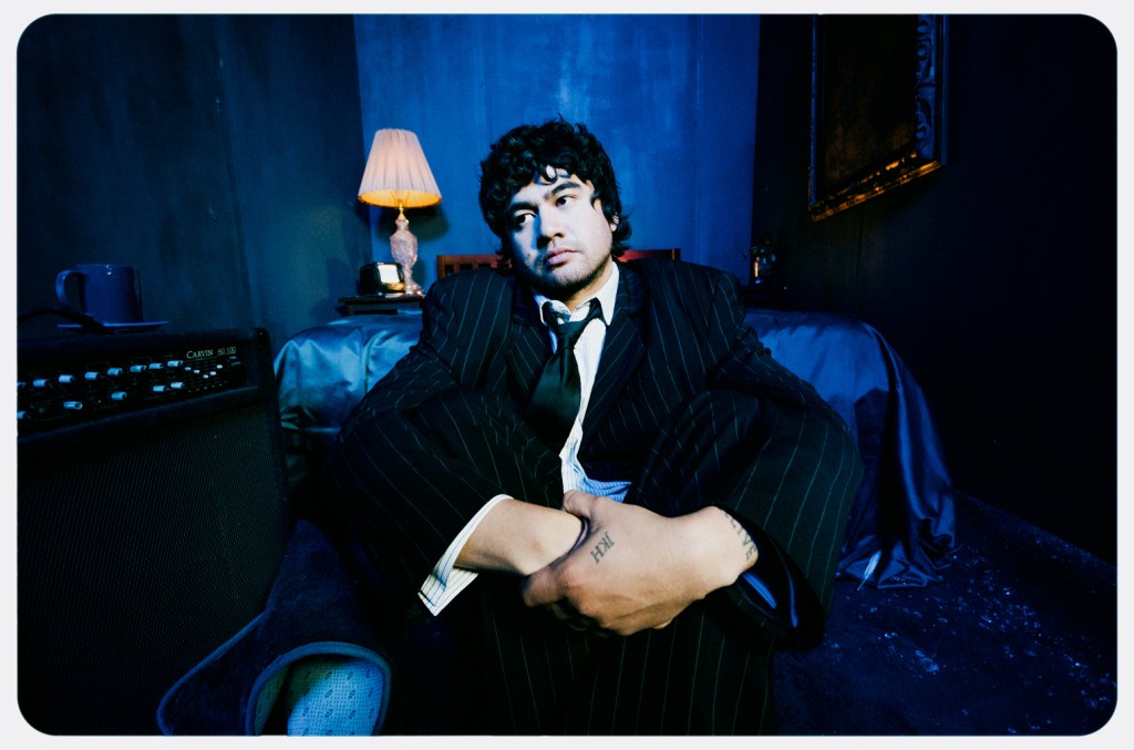 5sos’-calum-hood-scores-first-solo-no.-1-on-aria-albums chart