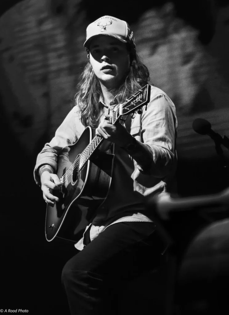 watch:-billy-strings-welcomes-dad,-terry-barber,-and-junior-sisk-at-charlotte-bluegrass-festival-in-michigan