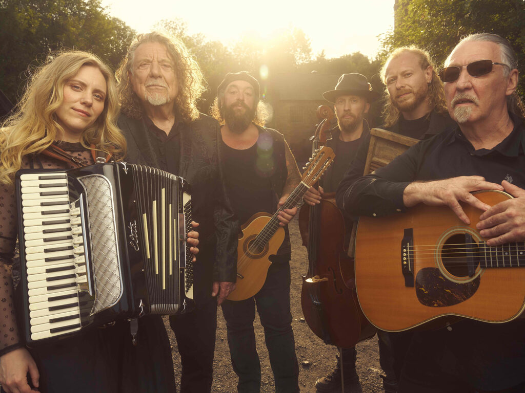 hear-robert-plant-and-saving-grace-cover-low’s-“everybody’s-song”