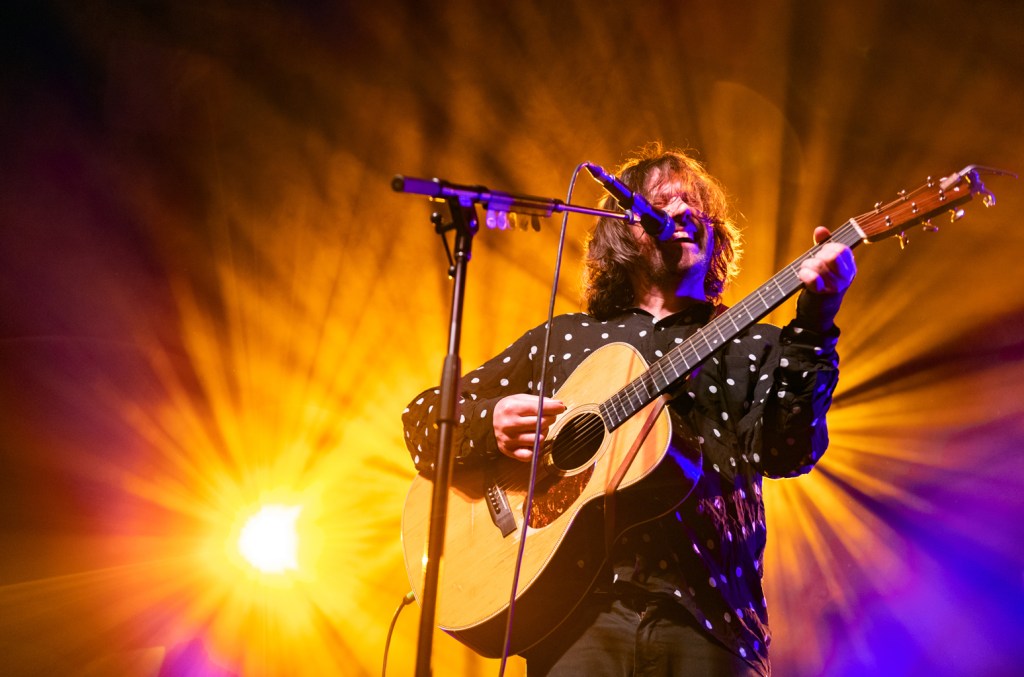 bright-eyes’-conor-oberst-attends-his-own-lookalike-concert-in nebraska