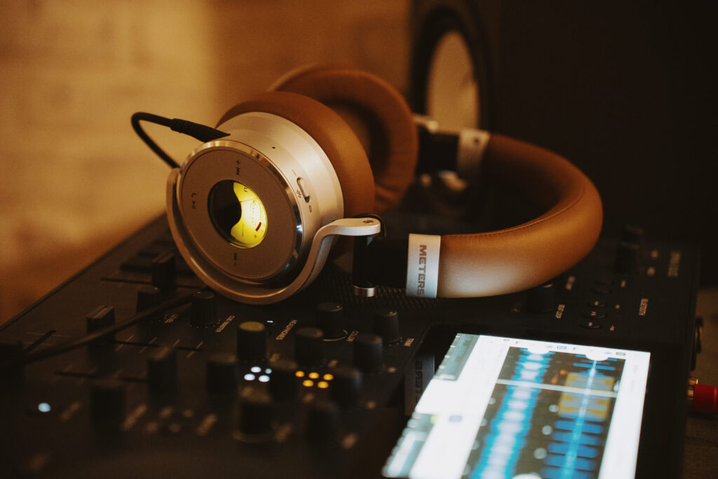 meters-ov-1-b-connect:-excellent-sound-with-a-bold-design