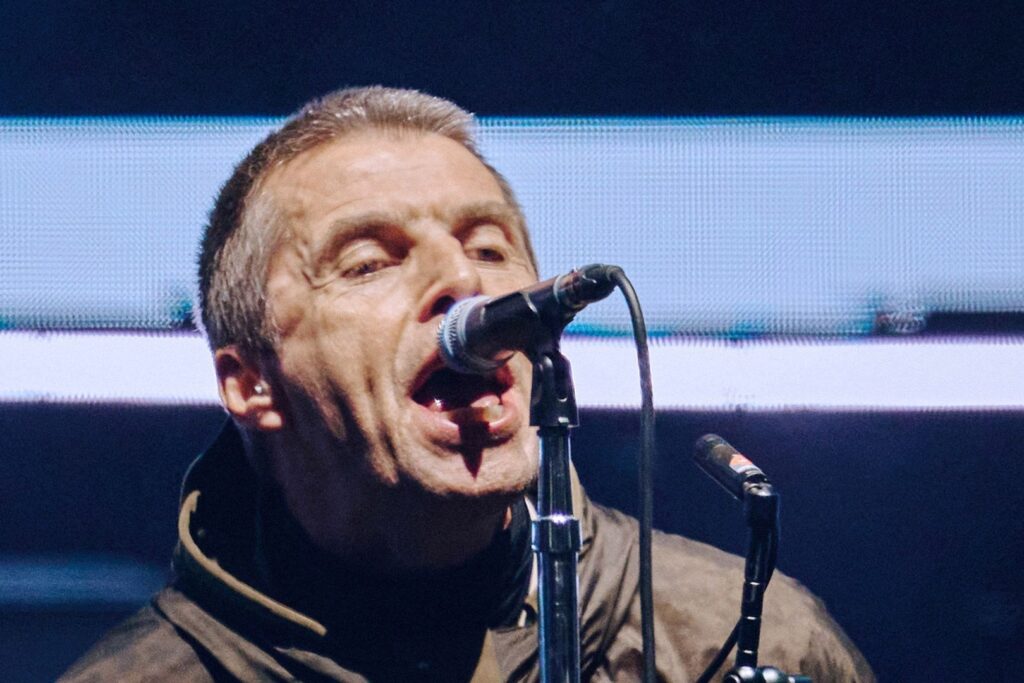 man-falls-to-death-at-oasis’-london-concert,-statement-issued