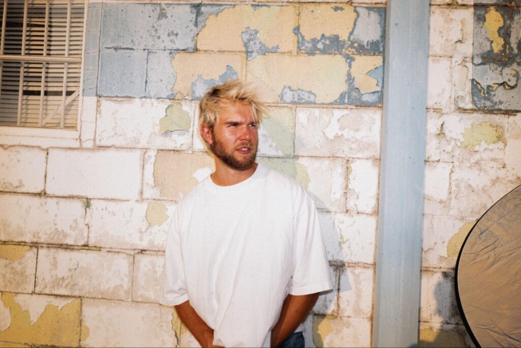 multi-platinum-producer-and-viral-artist-moonlght-is-gaining-global-attention-with-his-nostalgic-remixes
