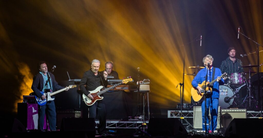 crowded-house-announce-intimate-australian-theatre-shows