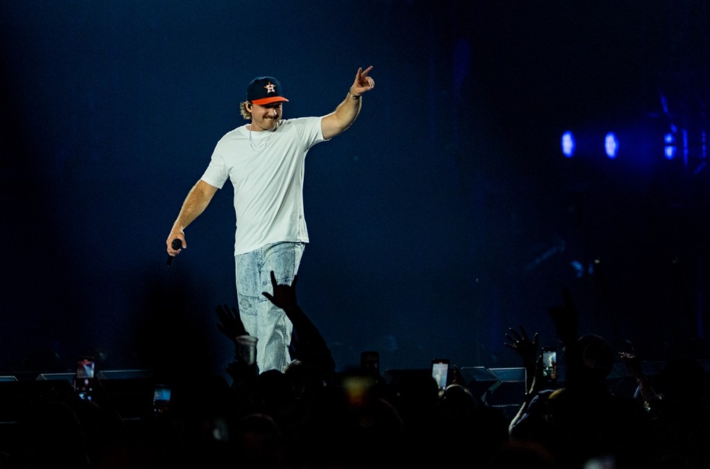 every-celebrity-who’s-walked-out-with-morgan-wallen-on-his-i’m-the-problem-tour-so-far (updating)
