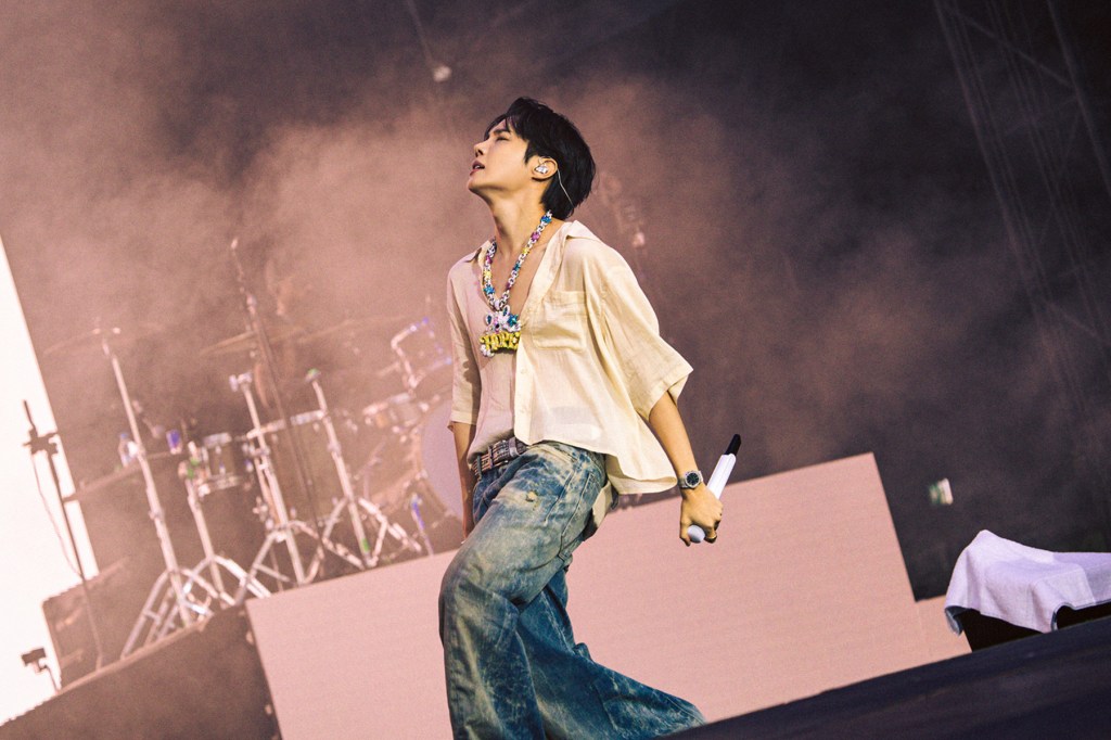 j-hope-&-jin’s-global-tours-help-hybe-quarterly-revenue-rise 10%