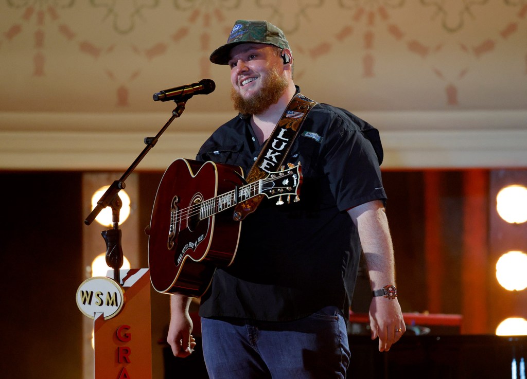 luke-combs-was-once-forced-to-choose-between-music-&-a-college-frat:-‘i-made-the-right choice’