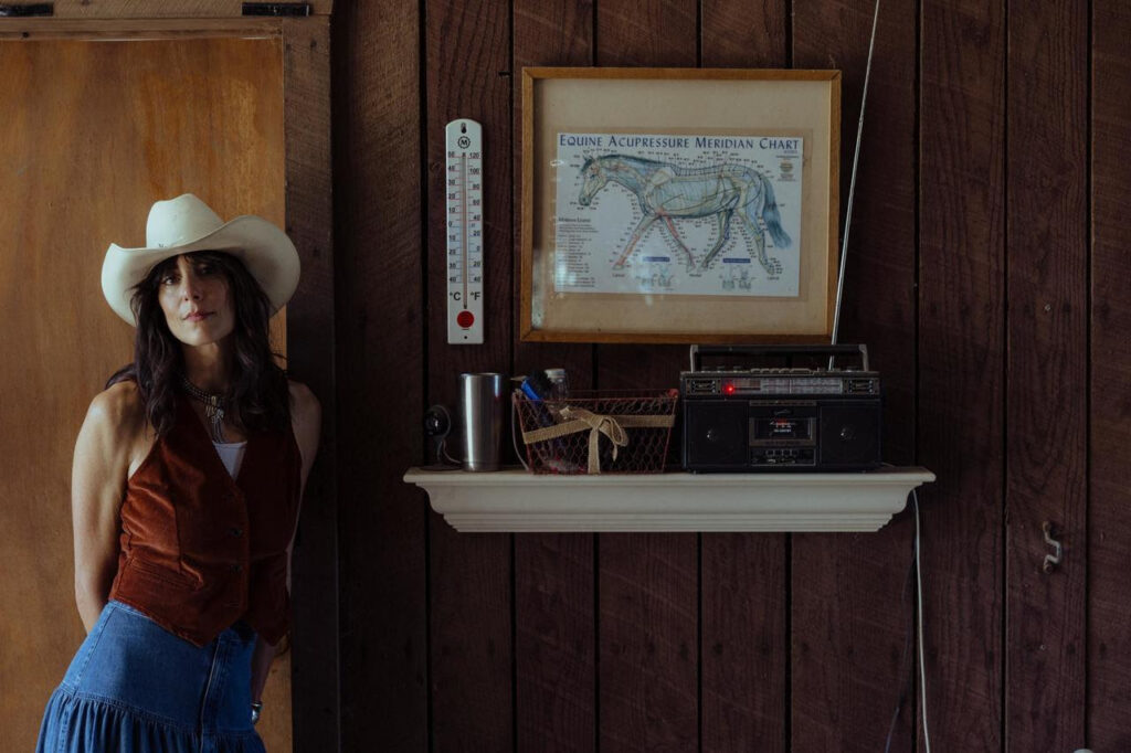 listen:-nicki-bluhm-previews-forthcoming-lp-‘rancho-deluxe’-with-new-single-“simple-side-of-me”