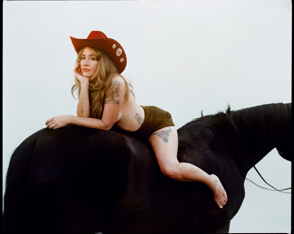 listen:-margo-price-retraces-nashville-genesis-on-new-single-“losing-streak”