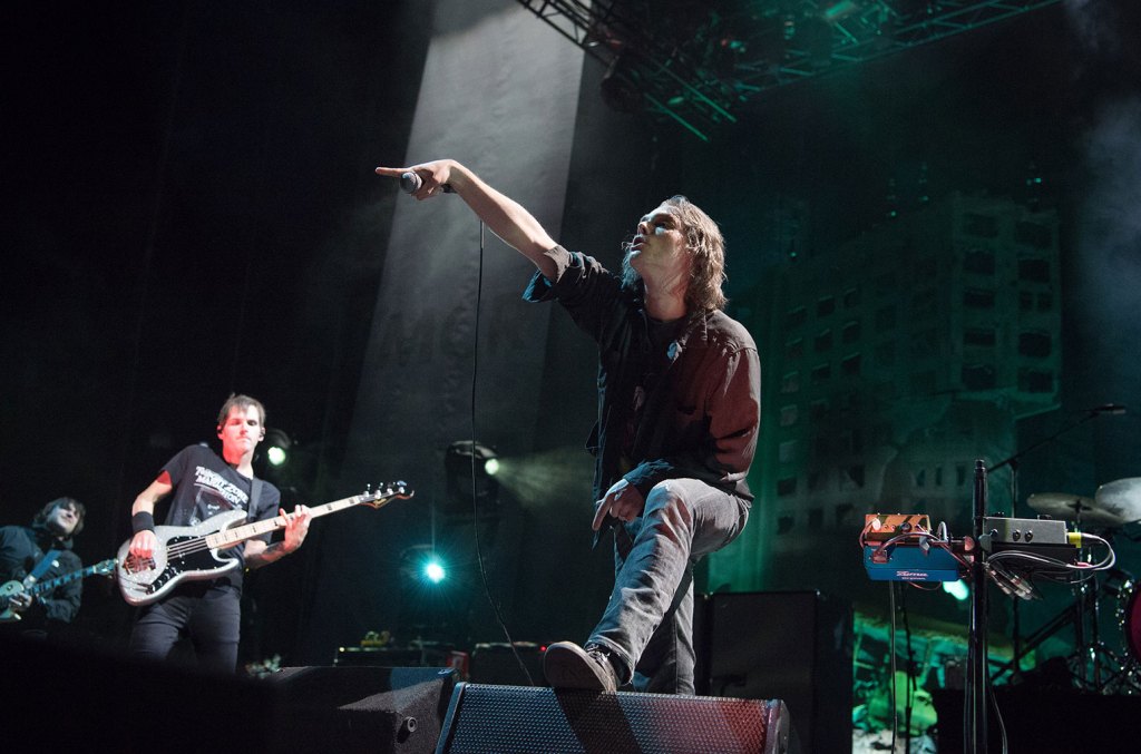 my-chemical-romance-cover-bon-jovi’s-‘livin’-on-a-prayer’-during-new-jersey show