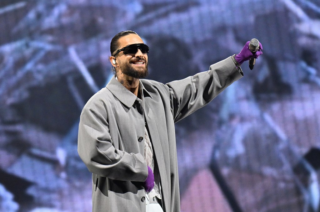 maluma-stops-show-to-scold-audience-member-for-bringing-along-baby-without earplugs