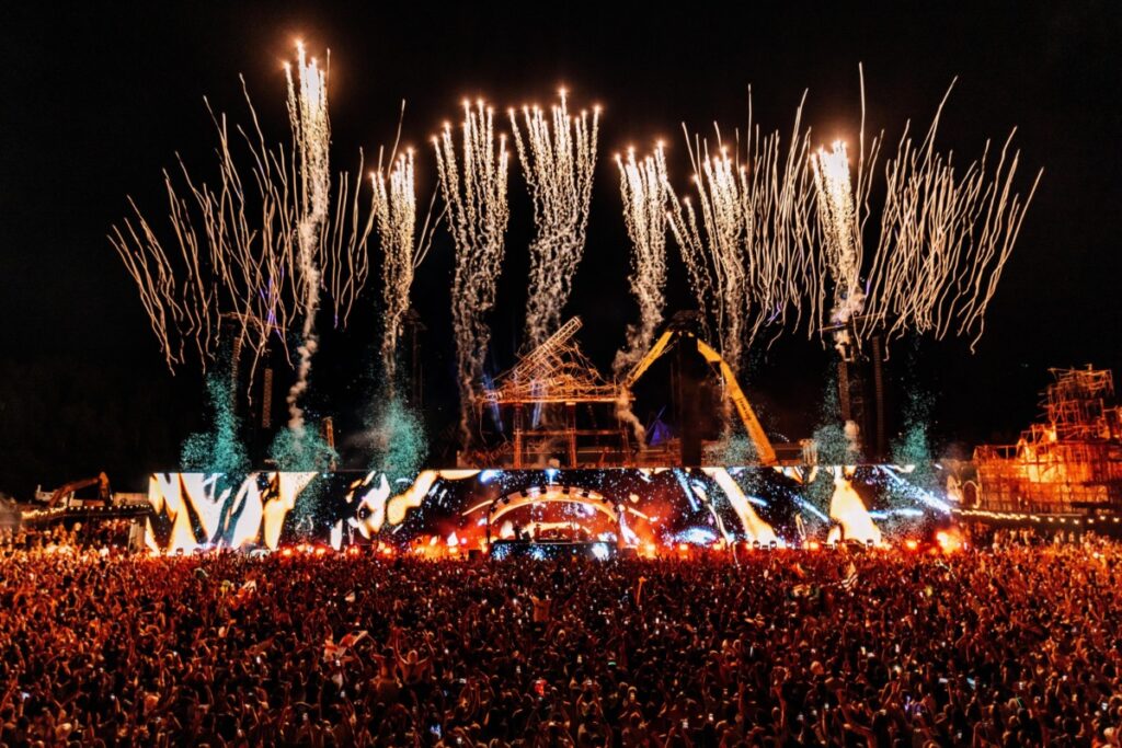 tomorrowland-sets-the-gold-standard,-mainstage-or-no-mainstage-[review]