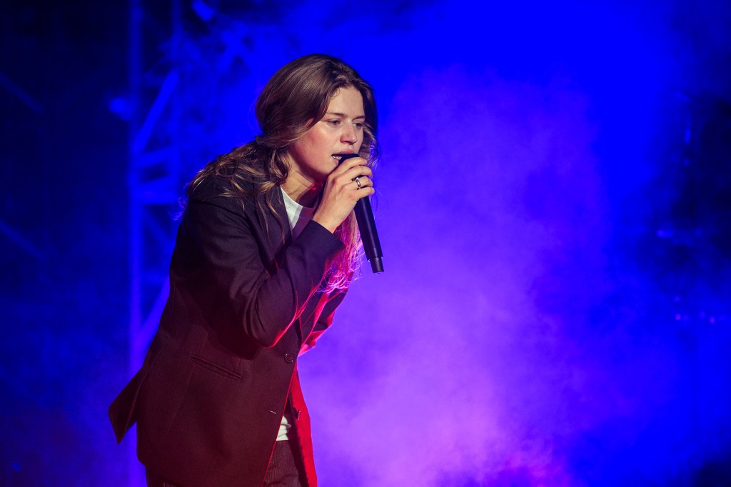 18-best-moments-from-norway’s-oya-festival:-girl-in-red-goes-punk,-chappell-roan-shouts-out-her-mom-& more