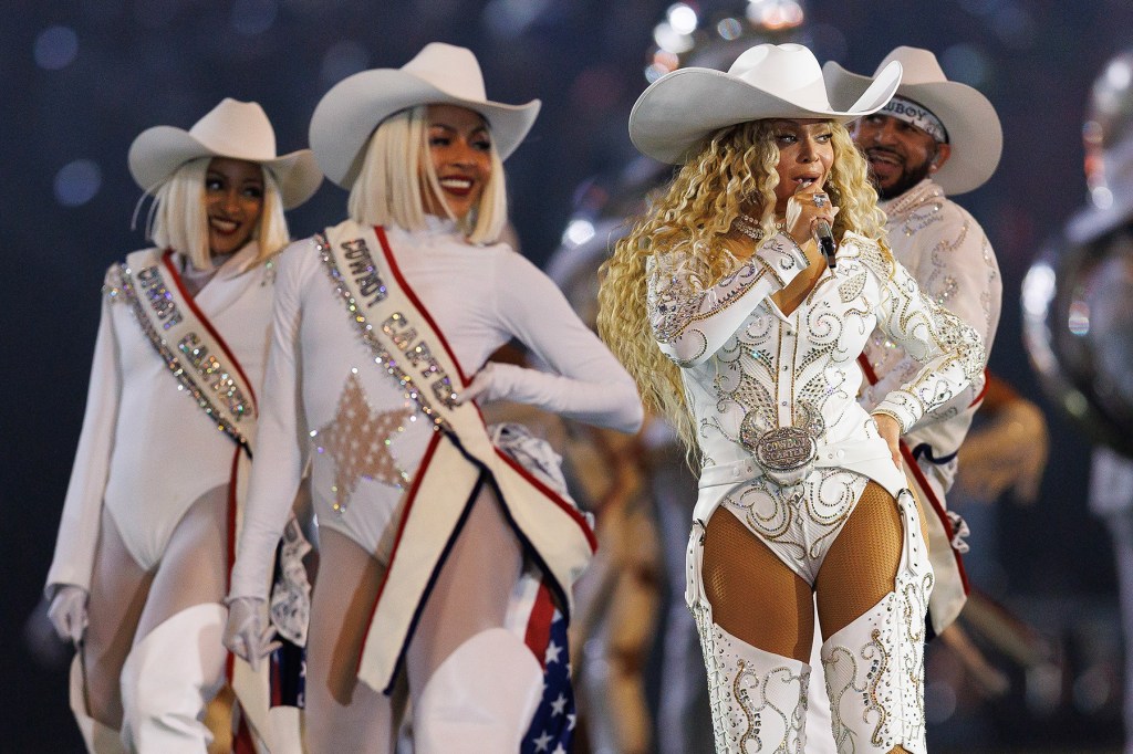 beyonce-wins-her-1st-primetime-emmy-for-‘beyonce bowl’