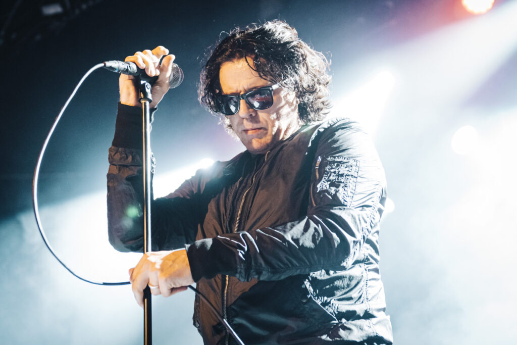 ian-astbury-talks-the-cult’s-evolution-on-‘lipps-service’