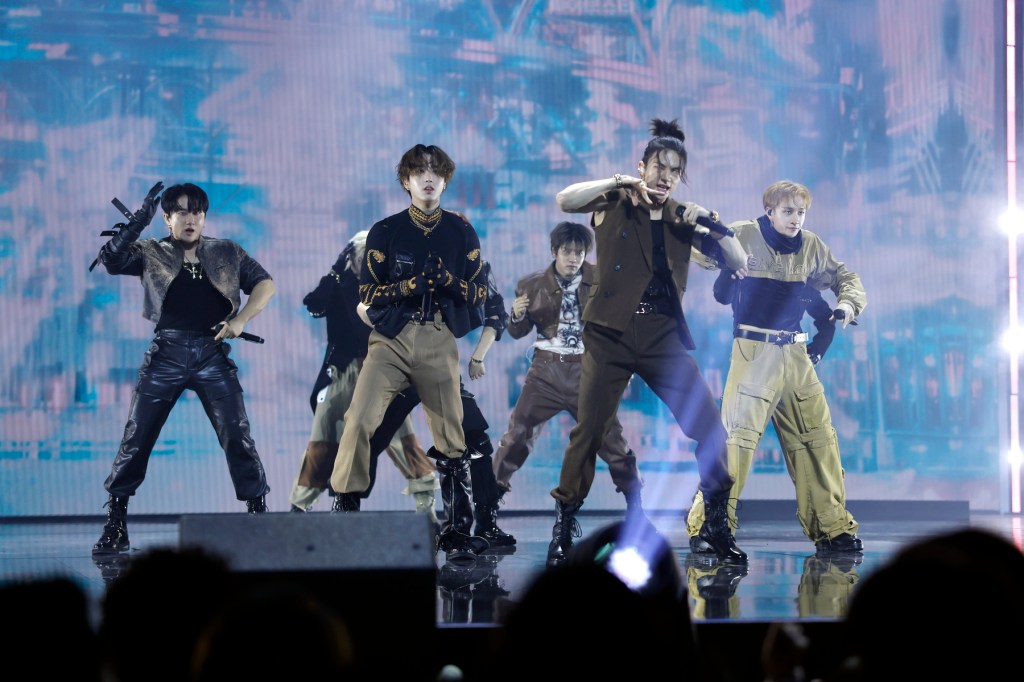 stray-kids’-record-breaking-tour-leads-jyp-entertainment-revenue-to-surge 126%
