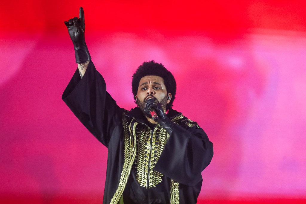 the-weeknd-topples-r&b-touring-records-previously-set-by-beyonce-&-bruno mars