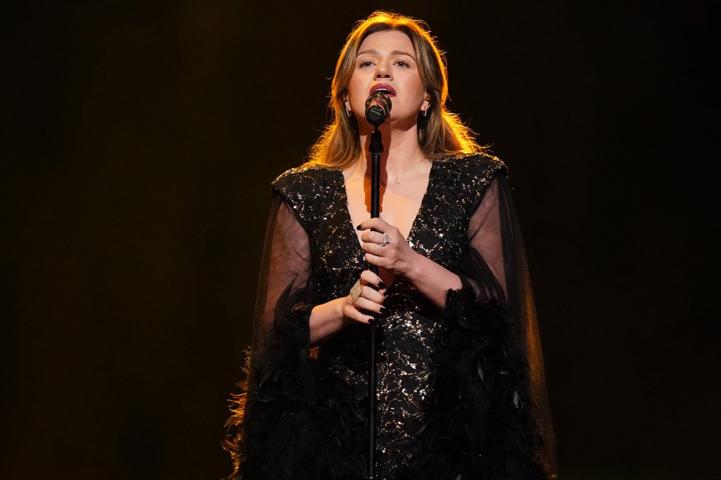 kelly-clarkson-cancels-texas-flood-relief-benefit-appearance-following-ex-brandon-blackstock’s-death