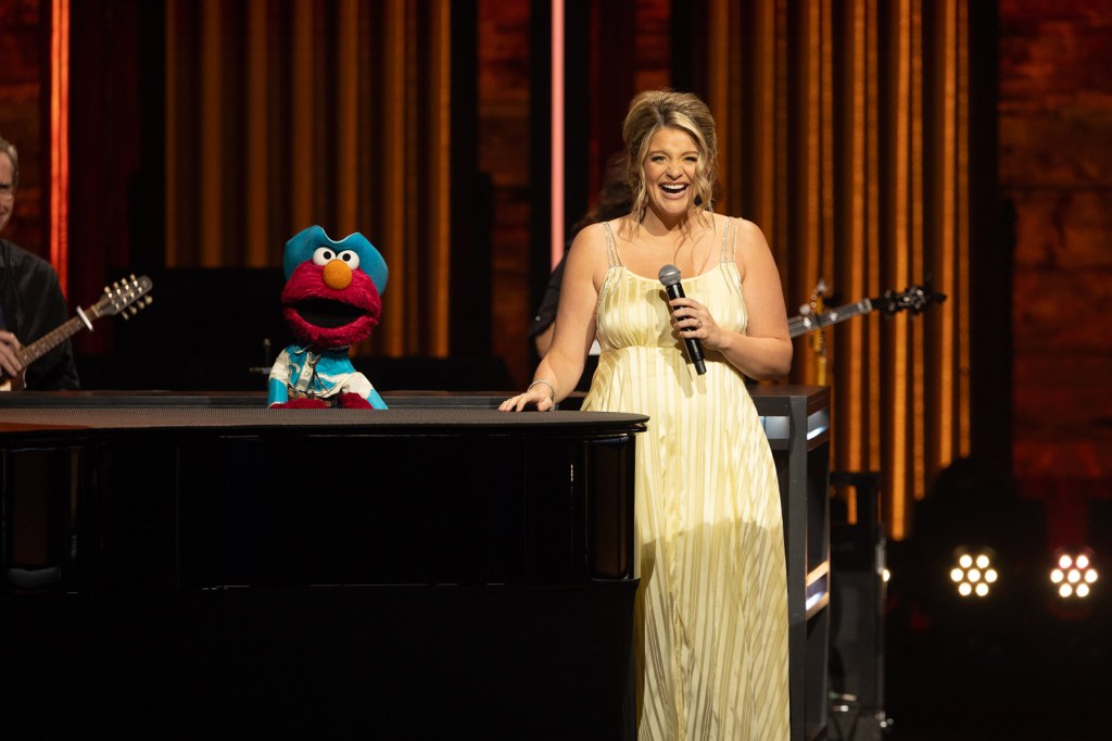 elmo-makes-his-grand-ole-opry-debut,-with-some-help-from-lauren-alaina:-‘you-like-elmo’s-bolo tie?’