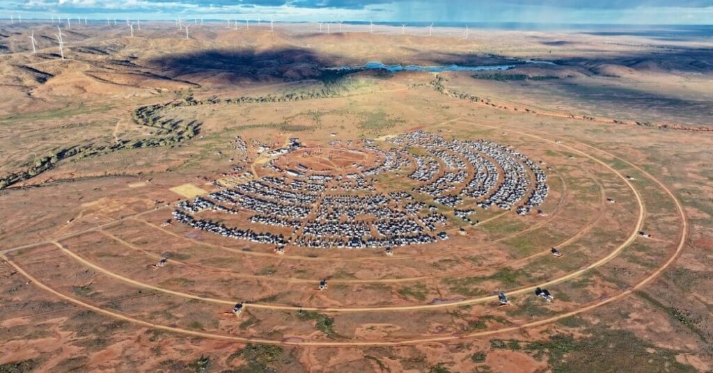 mundi-mundi-bash-2025-sells-out-with-record-crowd