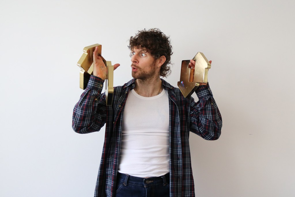 tom-grennan-scores-chart-hat-trick-with-his-third-consecutive-uk-no.-1 album