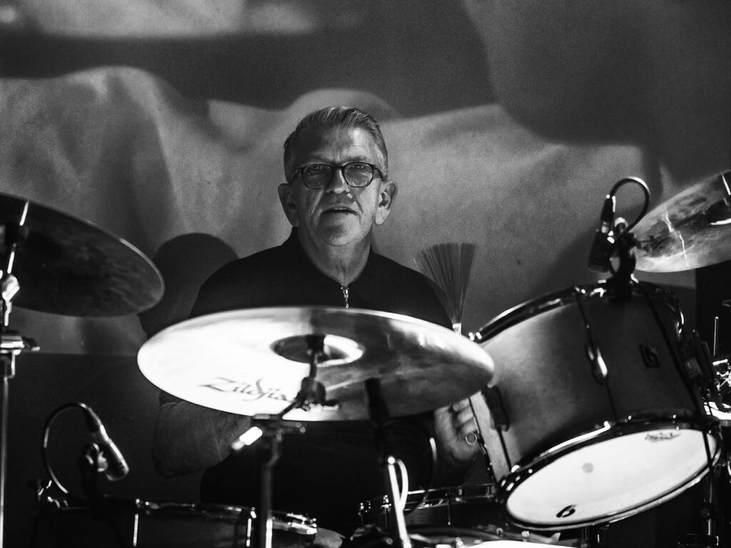 the-smiths’-mike-joyce-announces-memoir,-the-drums