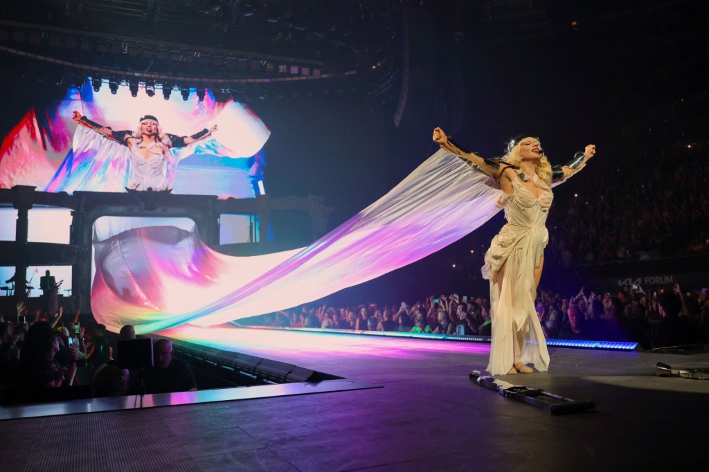 lady-gaga-gets-emotional-over-fiance-michael-polansky’s-pre-show-message-at-nyc concert