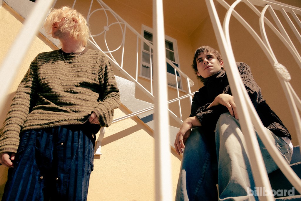 with-a-no.-1-in-their-pockets,-royel-otis-hit-us-with-dreamy ‘hickey’