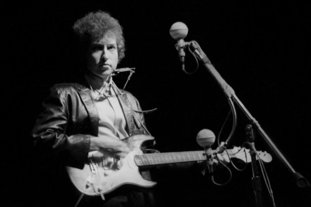 60-years-ago:-bob-dylan-continues-to-divide-fans-after-newport