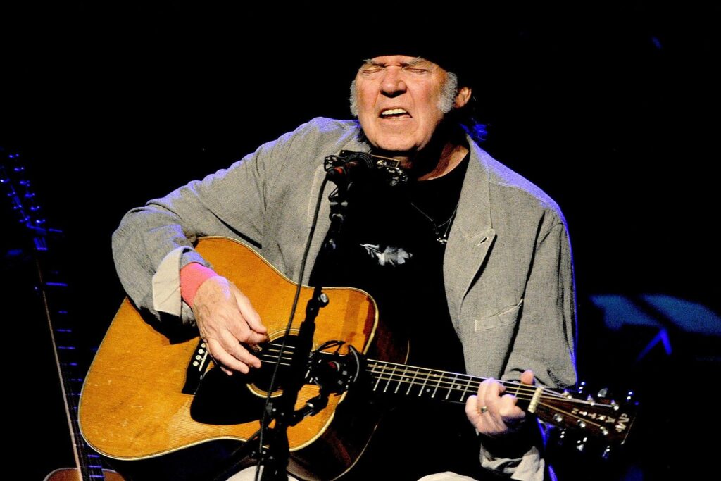 neil-young-shares-stinging-anti-trump-song,-‘big-crime’
