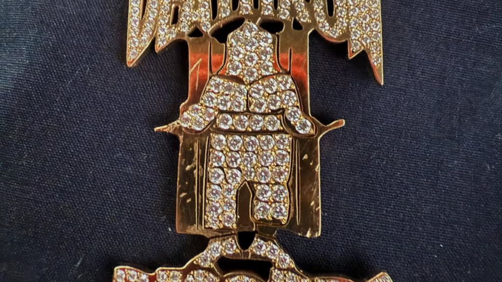 suge-knight-says-drake’s-2pac-chain-is-fake:-‘that’s-not-2pac’s-chain,-it’s-not-a-death-row-chain’